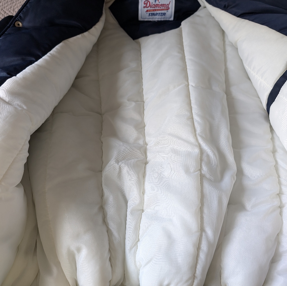 New York Yankees Puffer Quilted Jacket - Picture 9 of 11